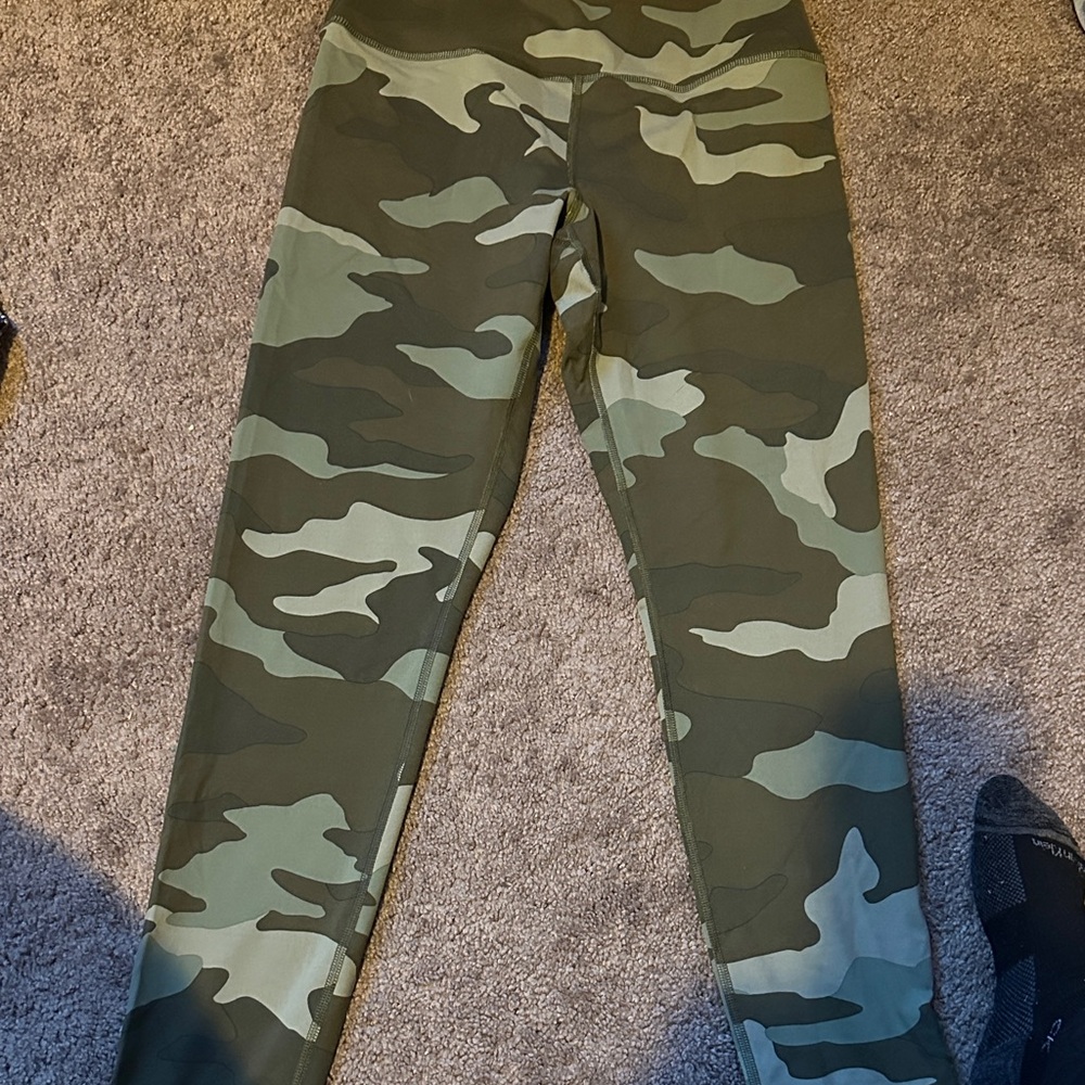 PINK Victoria's Secret womens Green Camouflage Leggings